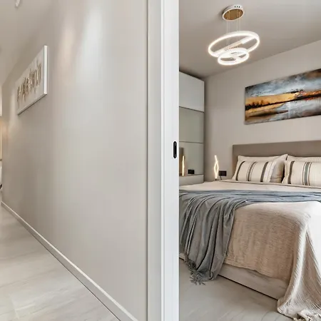 Designer Oasis - Cristianos Apartment