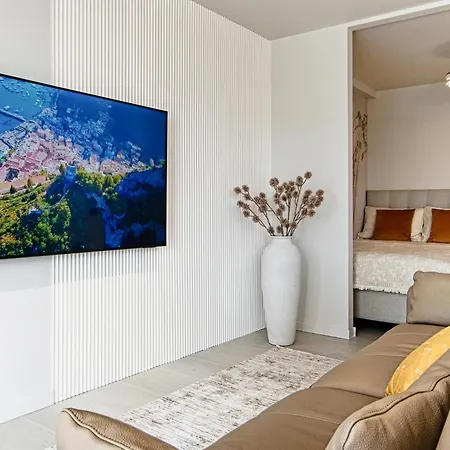 Designer Oasis - Cristianos * أرونا